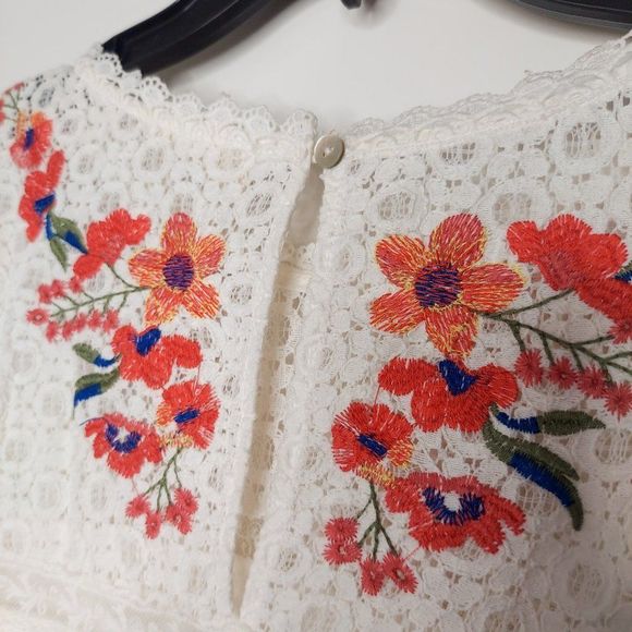 ALTAR'D STATE Beautiful Lace Overlay Embroidered Babydoll Dress Sz Small - Picture 5 of 6